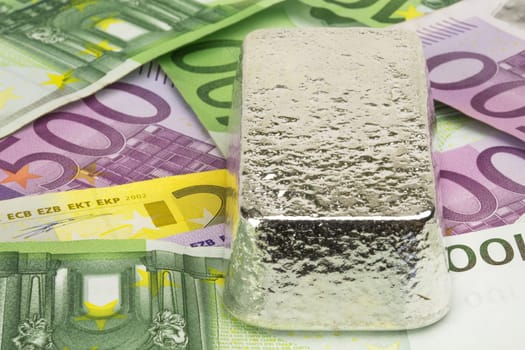 1 kg silver bars on euro banknotes