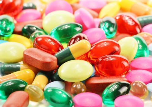 Composition with dietary supplement capsules and drug pills