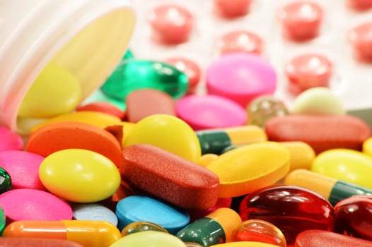 Composition with dietary supplement capsules and drug pills