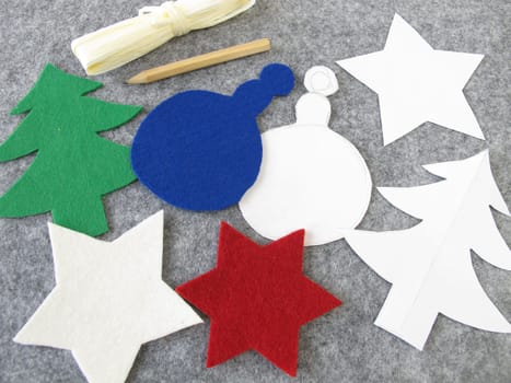 Making Christmas decorations out of felt