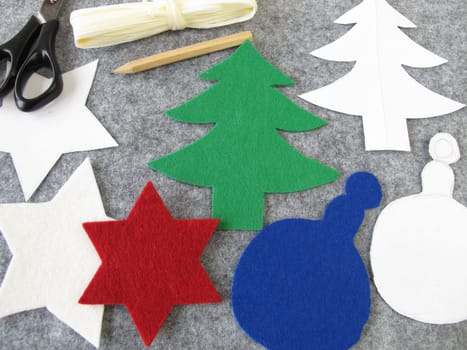Making Christmas decorations out of felt