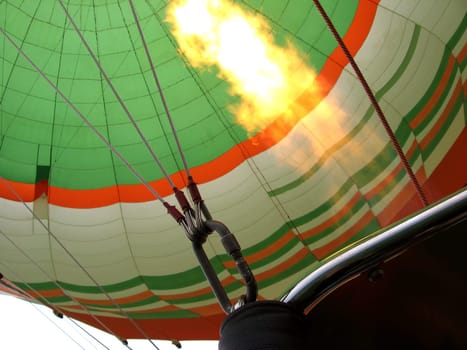 Hot air balloon firing up
