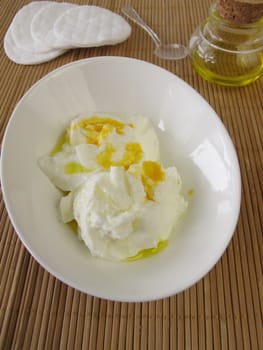 Rich face mask with cottage cheese,yogurt,olive oil and egg yolk