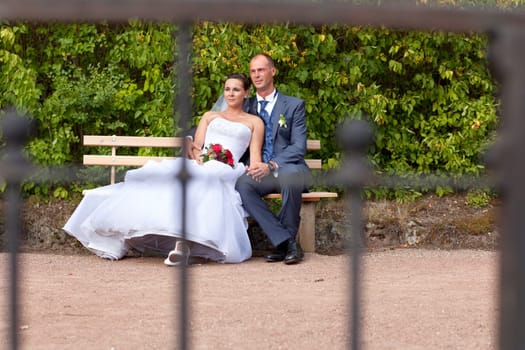 Bridal couple in the castle park