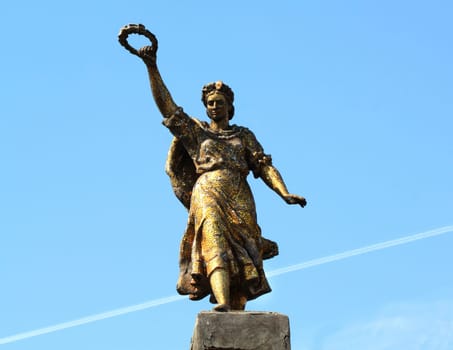 Monument girl with a ring in his hand