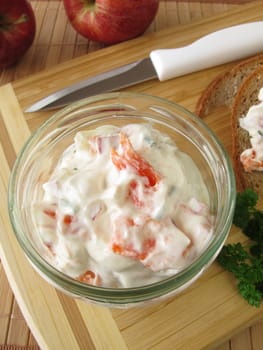 Apple-salmon salad