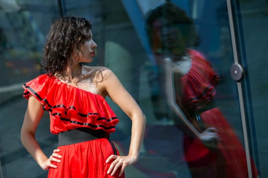 Zoomed woman in wet dress reflect at day
