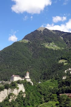 Mutspitze with Tyrol Castle