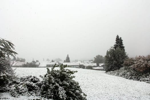 The onset of winter with heavy snowfall in October 2013