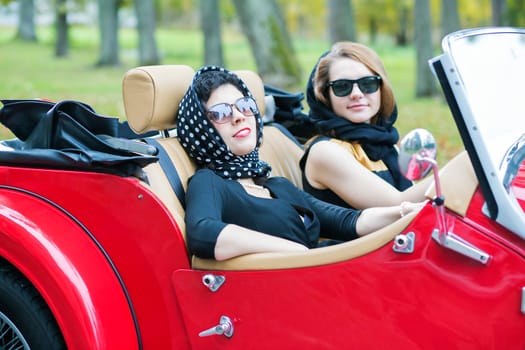 Fashionable women with dark glasses on vacation trip