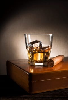 whiskey and cigar on wooden box close up