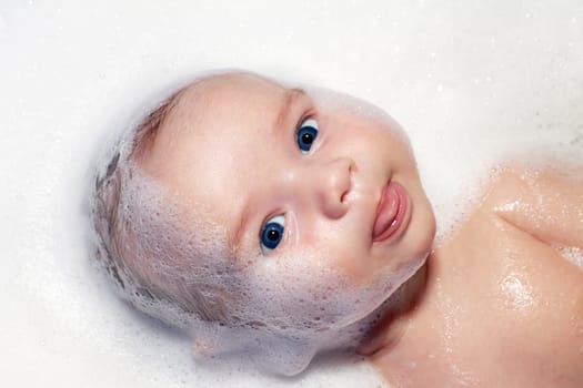 bath and newborn with foam