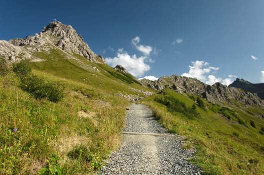 Hiking trail into the mountains