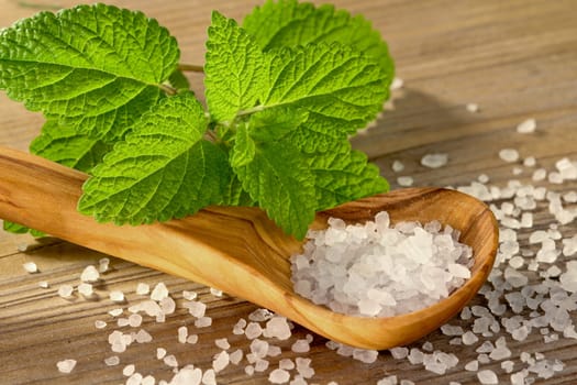 Bath salts with lemon balm
