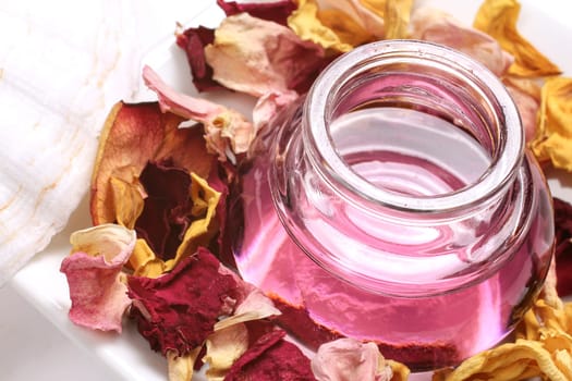 Essence with shell and potpourri