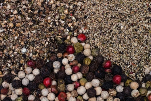 Pepper Coloured very coarsely fine