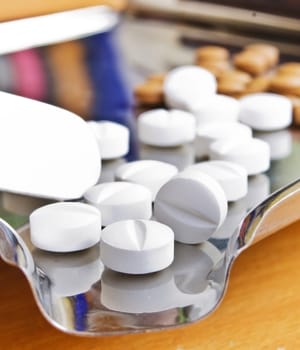Close up of Counting tablets medical pills on stainless steel tray.(Health care and medical concept)