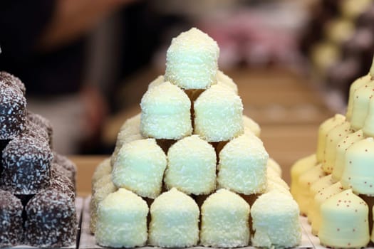 Details of a stack of marshmallows cooked with chocolate.