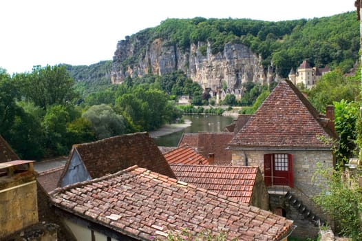 The Roque-Gageac, beautiful French village of the Dordogne, recontruit with the rock that collapsed the cliff.