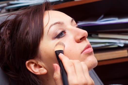 An image of girl making up