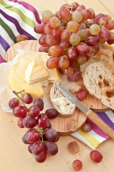 Caese,bread and fresh grapes