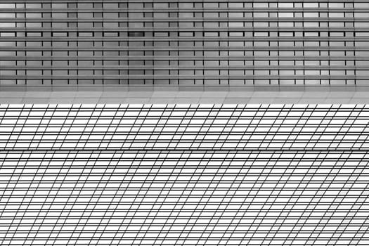 Die abstrakte Detailaufnahme einer Hochausfassade mit Fenster und Linien.