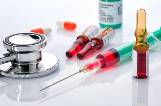 Syringe with glass ampoules and medication