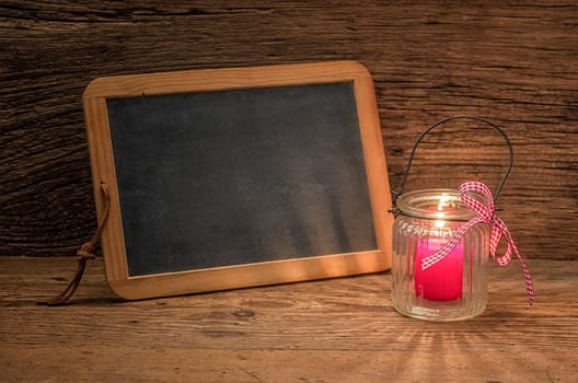 Lantern in front of an empty board