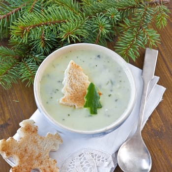 Creamy vegetable soup with cucumber and toasted white bread