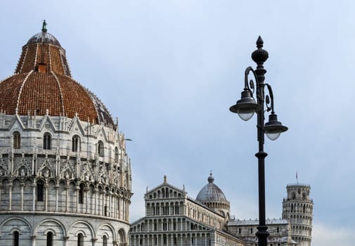The Magnificient ensemble of Miracle's Place at Pisa