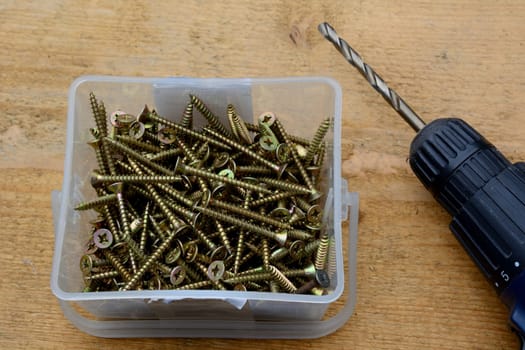 Wood screws with cordless drill