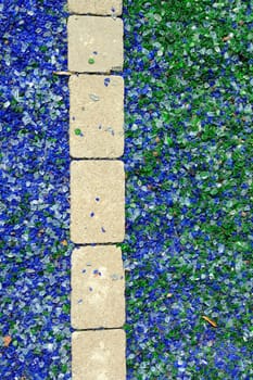 Pavement made of glass gravel