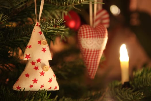 Impressions of our Christmas tree :-). I'm curious about your judgment.