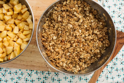 Filling and topping for apple crumble