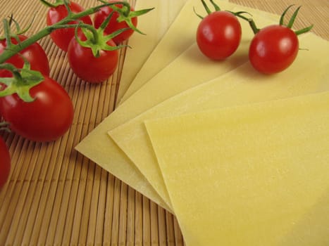 Lasagna sheets and tomatoes
