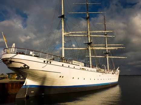 Sailing ship