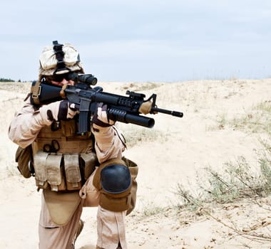 US marine in the desert through the military operation