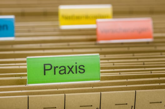 Hanging folders with the inscription Praxis