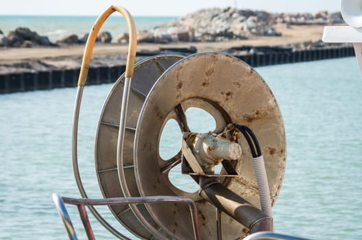 wheel to hoist net fishing