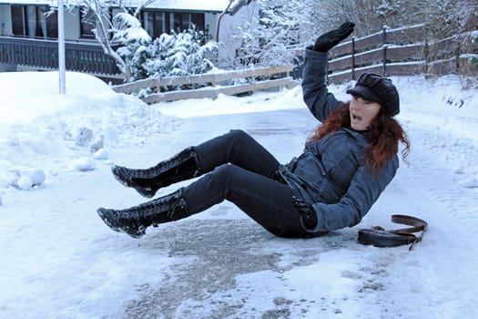 Risk of accidents on snow-slick paths