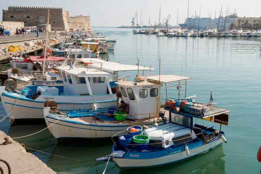 All tourists like to walk around Heraklion, starting at the fishing harbour close to the  modern port, what will strike   first is the Venetian fortress CASTELLO DEL MOLO (KOULES) at the harbour gate..   .The fortress is first attested in the early 13th century the earliest depiction  by the Florentine monk Cristoforo Buondelmonti in 1429.