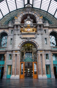 Interior of Antwerp Çentral railway station.