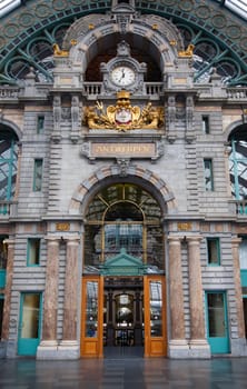 Interior of Antwerp Çentral railway station.