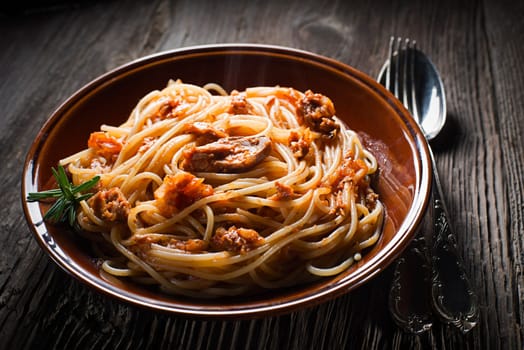 Fresh spaghetti wit tuna sauce close up shoot