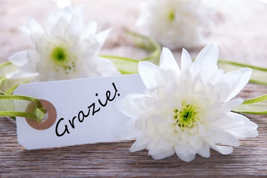 White Label with the italian word Gracias which means Thanks and white Flowers