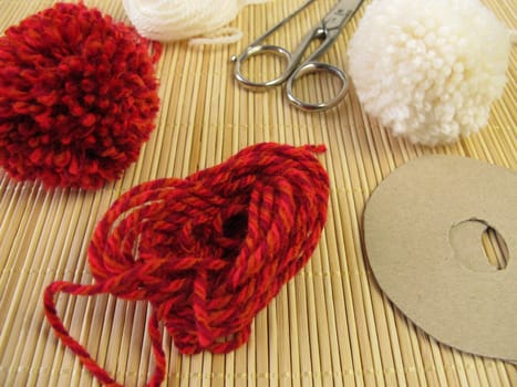 Make small pompoms