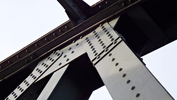 Bridge construction made of iron and rivets