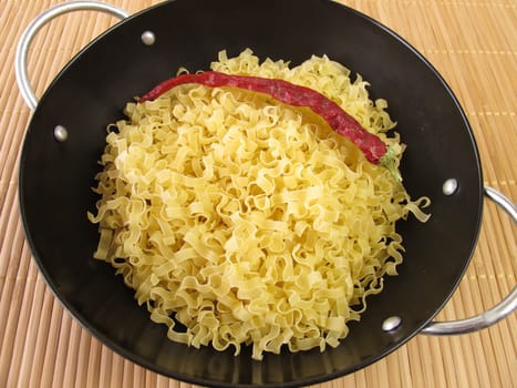 Woknudeln and chilli pepper