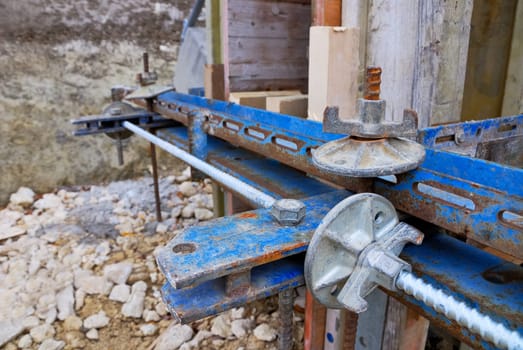 Fastening of the formwork on construction site