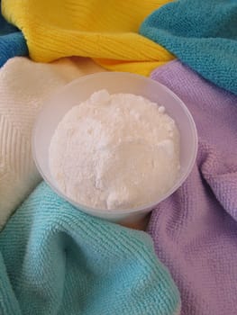 Washing powder and coloured laundry